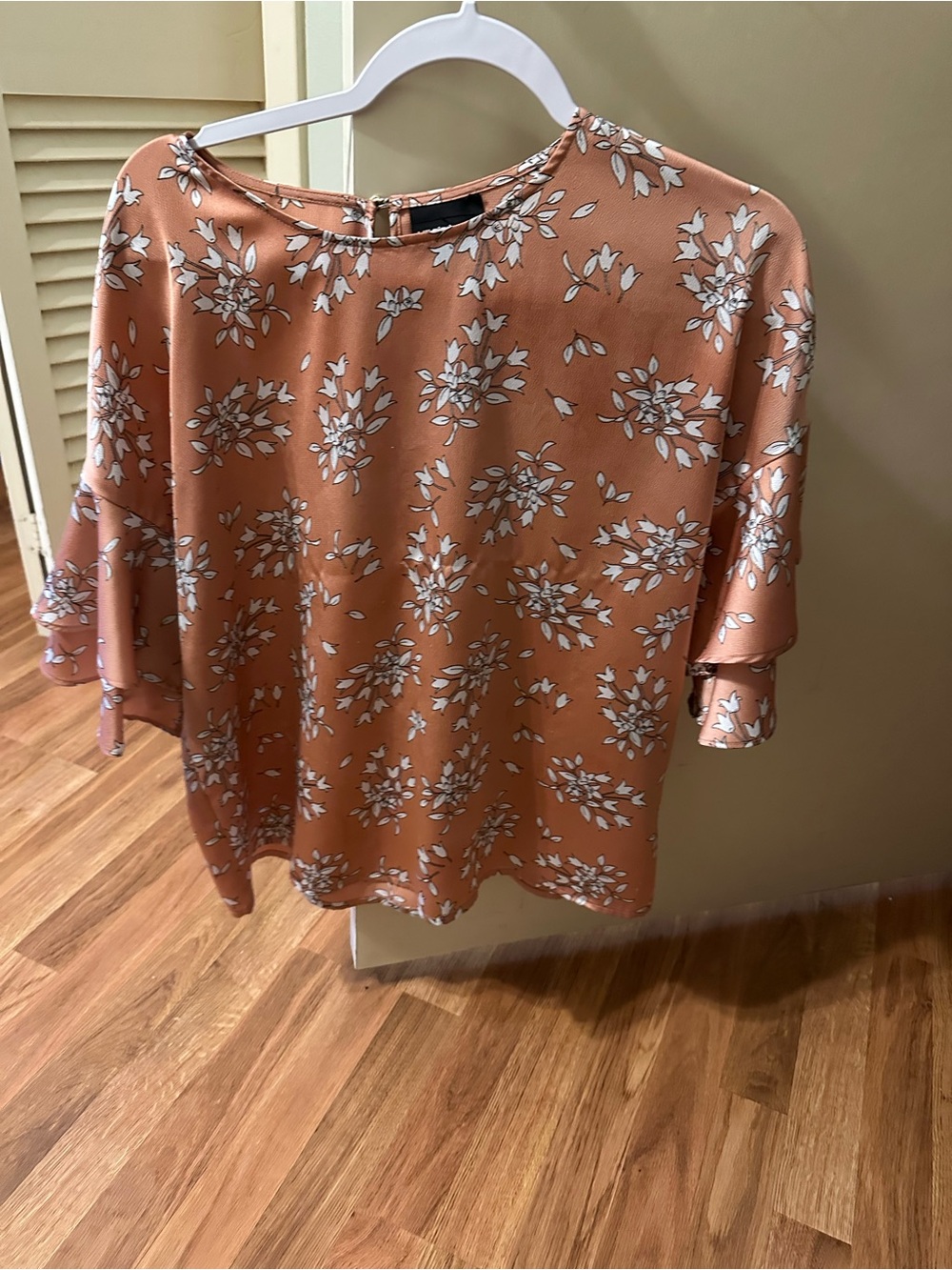 Liz Claiborne Coral Floral Loose Blouse M Like New